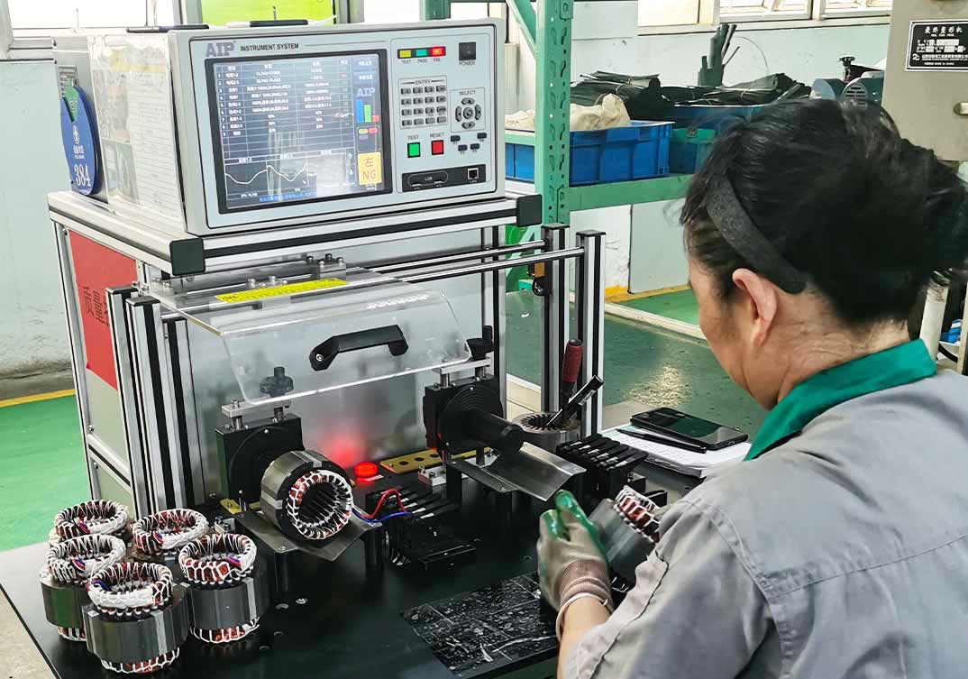 水泵電機(jī)定子檢測(cè)設(shè)備應(yīng)用現(xiàn)場(chǎng)—艾普智能.jpg