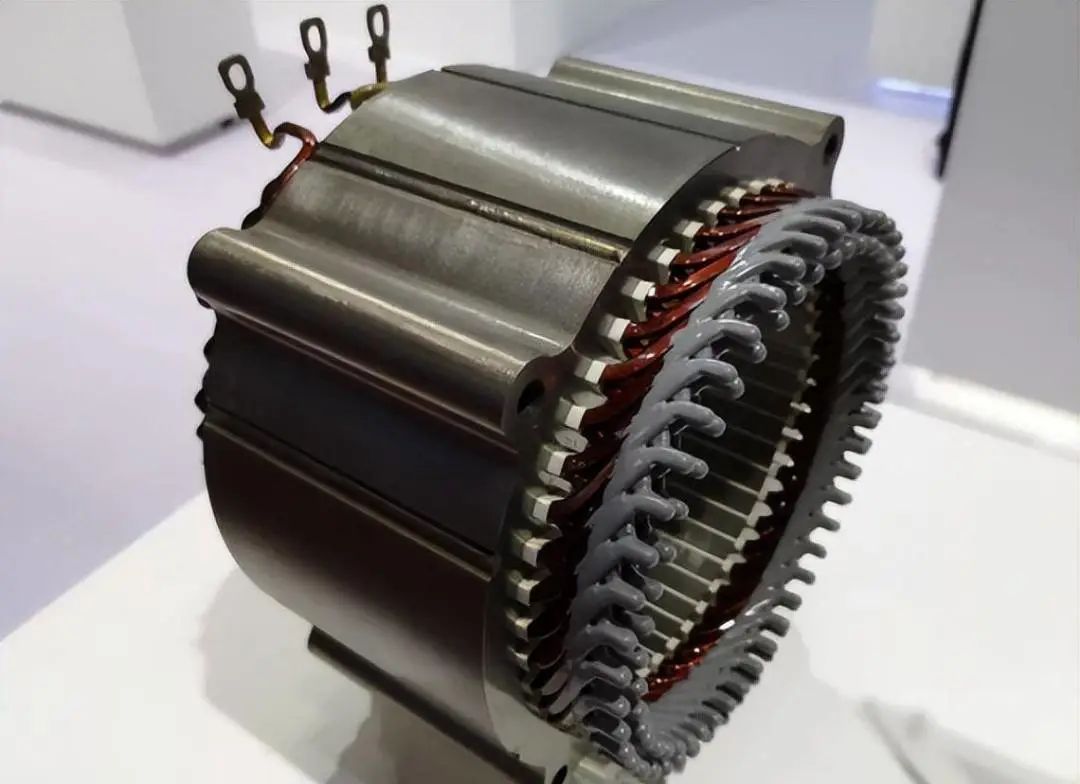 與圓形電機(jī)相比，為什么扁線電機(jī)更適合新能源汽車領(lǐng)域？—AIP艾普.jpg