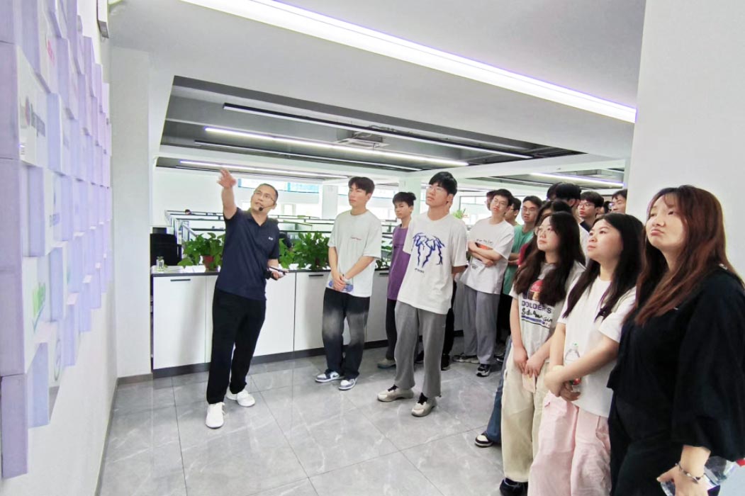 中國石油大學(xué)（華東）師生走進(jìn)艾普智能，攜手共促產(chǎn)學(xué)研深度融合